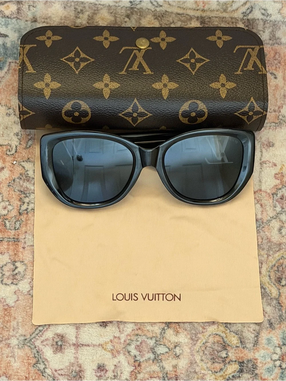 Oversized Black Statement Sunglasses 🖤